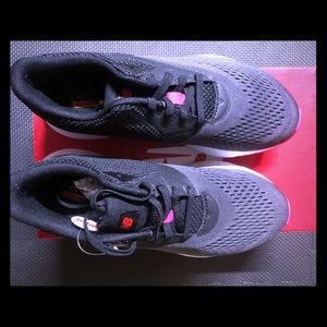 NIB New Balance wide size running shoes